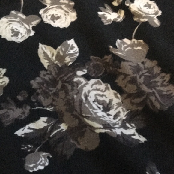 NWOT Black and White Floral Crop Top - Picture 2 of 7